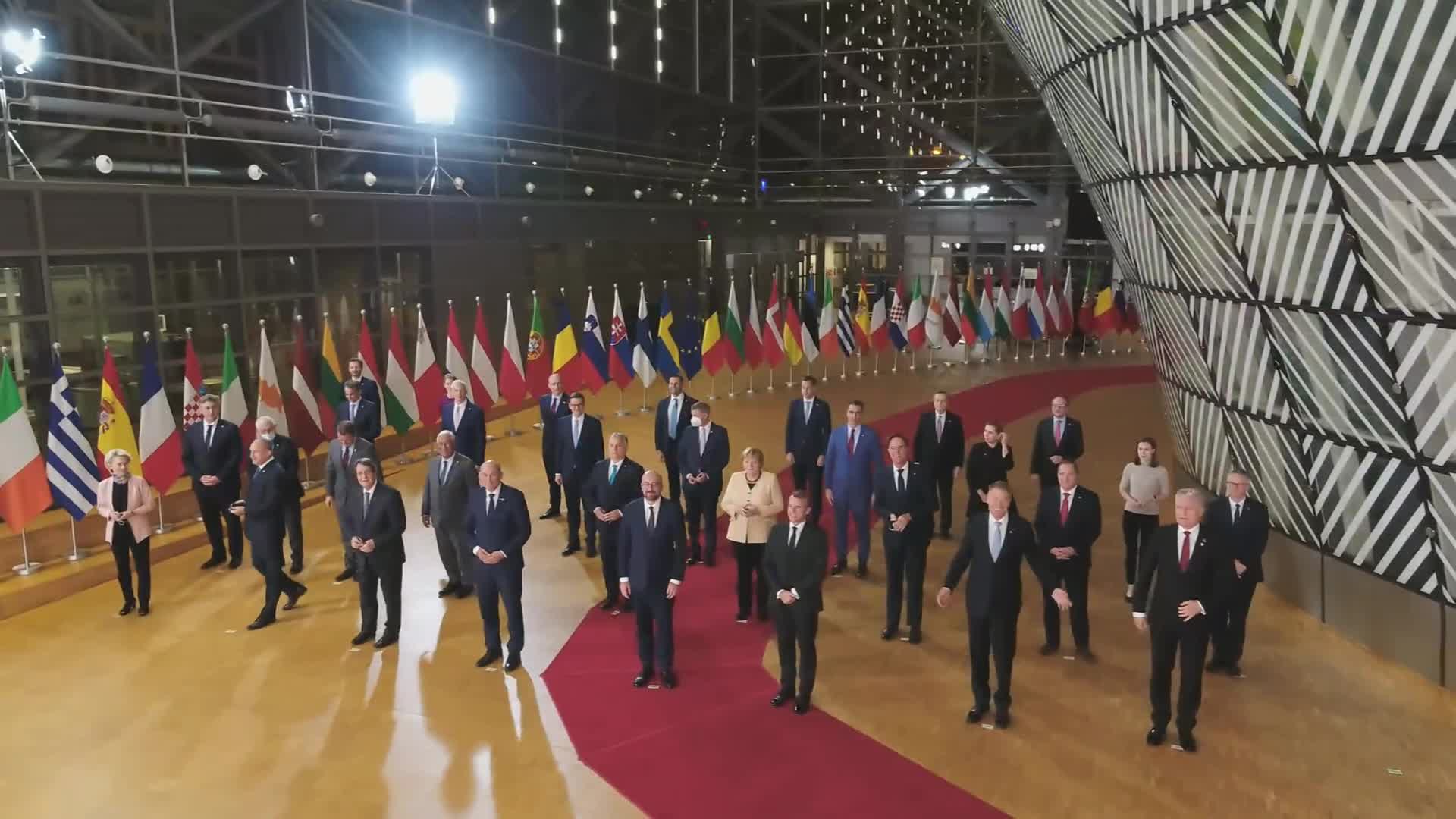 Video: Family photo at the European Council.