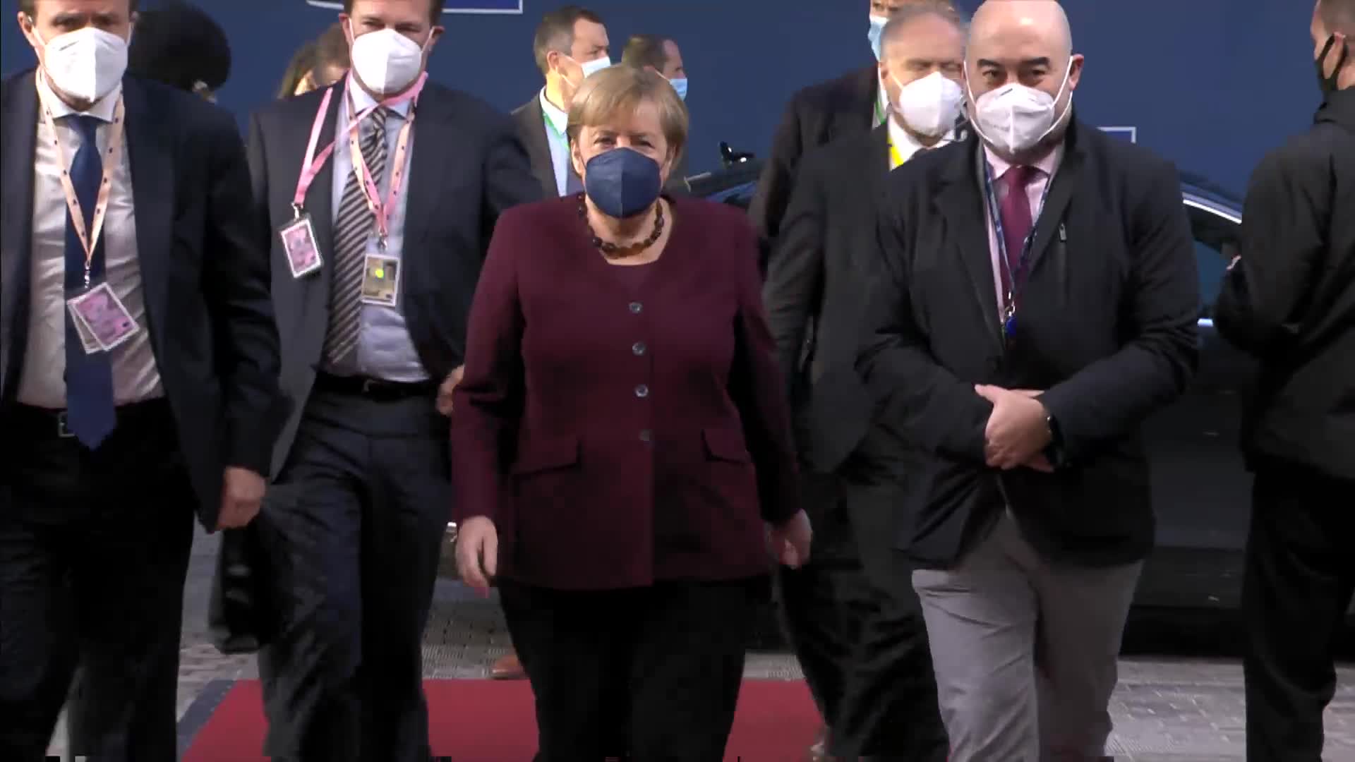 Video: Arrivals at the European Council, second day.